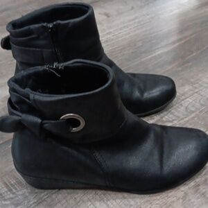 Size 8 black boots